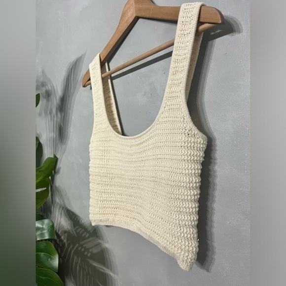 3/$30 _  H&M |  crochet knit cream crop tank top square neckline - size M - Picture 4 of 7